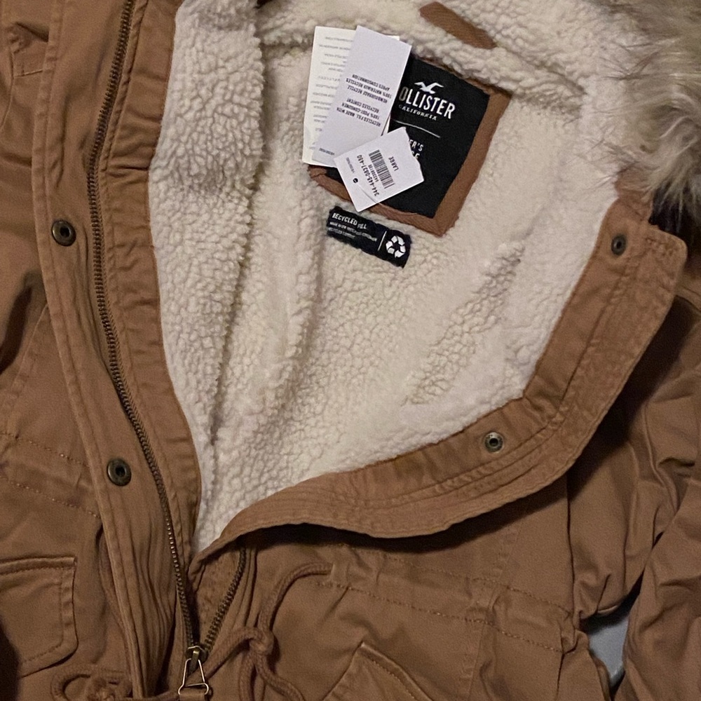 SOLD NWT HOLLISTER JACKET SIZE LARGE